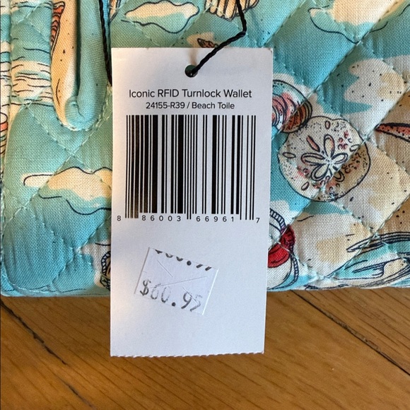 Vera Bradley RIFD Turnlock Wallet NWT in beach toile New - Picture 6 of 7